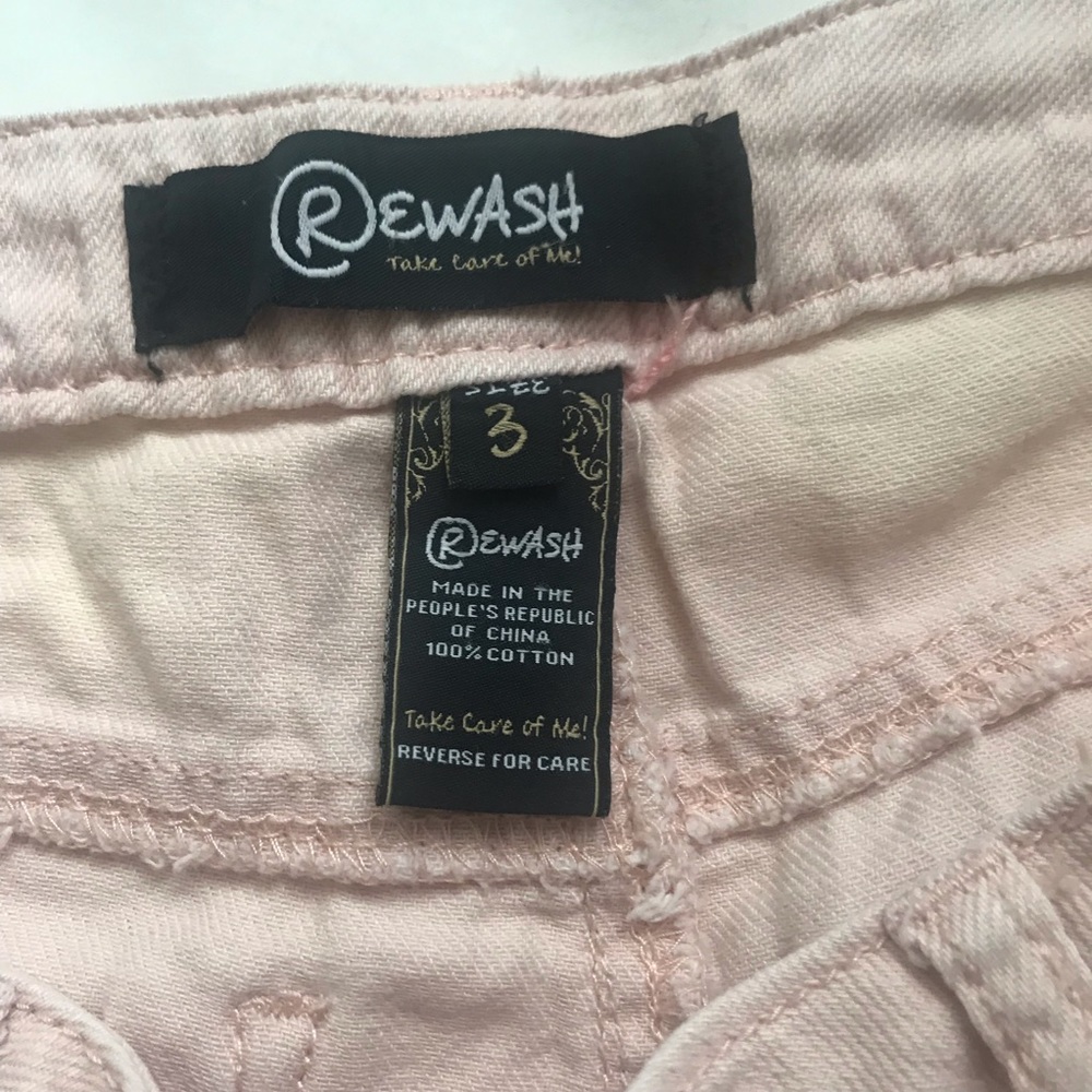 🔥Pink Distressed Shorts - Picture 4 of 5